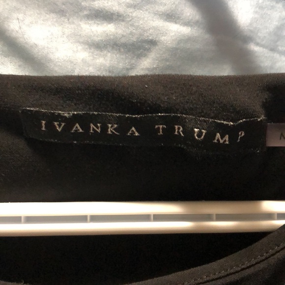 🛍️5/$20🛍️Ivanka Trump sleeveless top. Sz M. - Picture 3 of 5